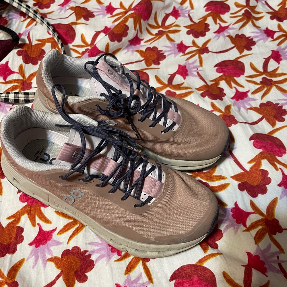 On Running women’s rose gold Athletic Shoes